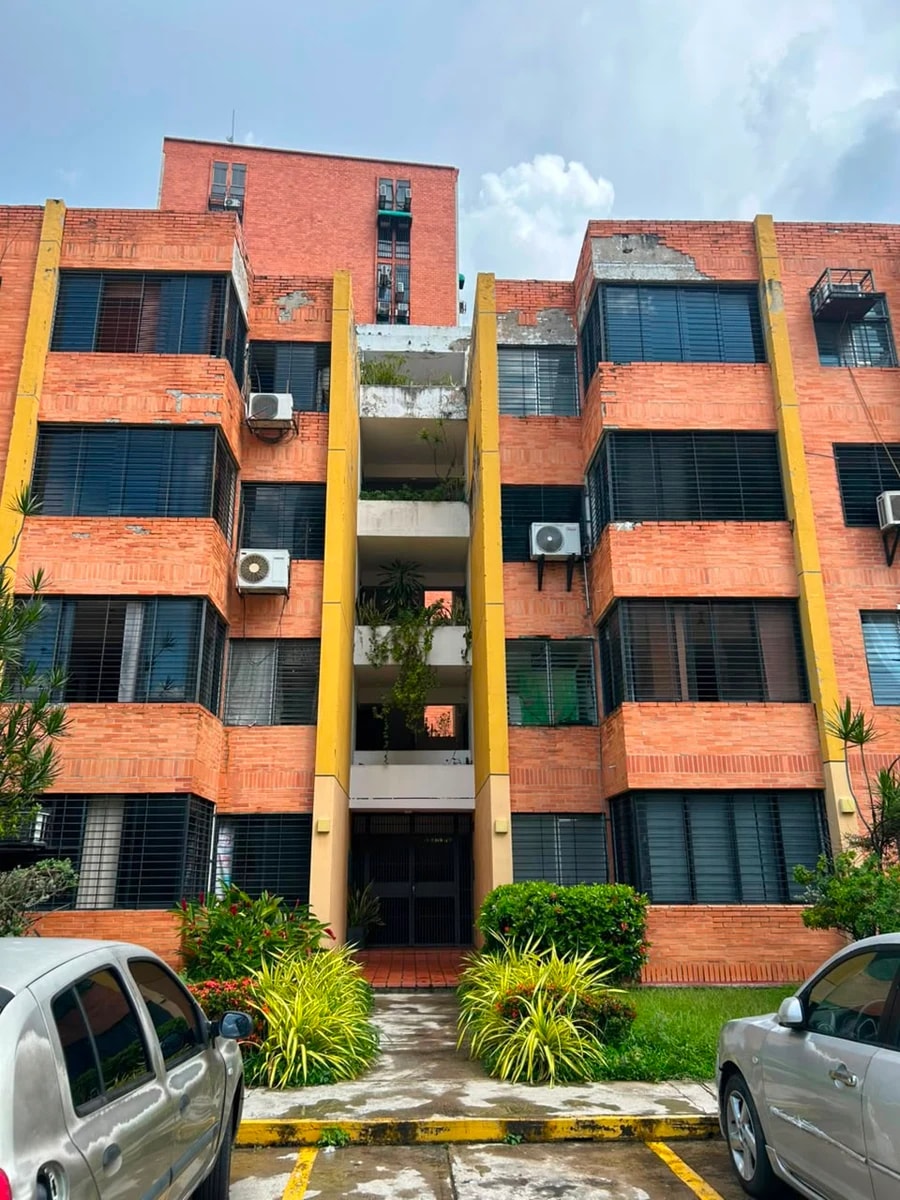 ALQUILER! 🏢✨ Apartamento Amoblado en Res. El Paují – Naguanagua